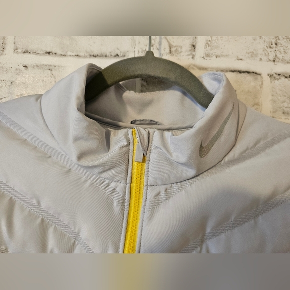 Nike womens Aeroloft jacket in size Medium. LIKE NEW! - Picture 7 of 9